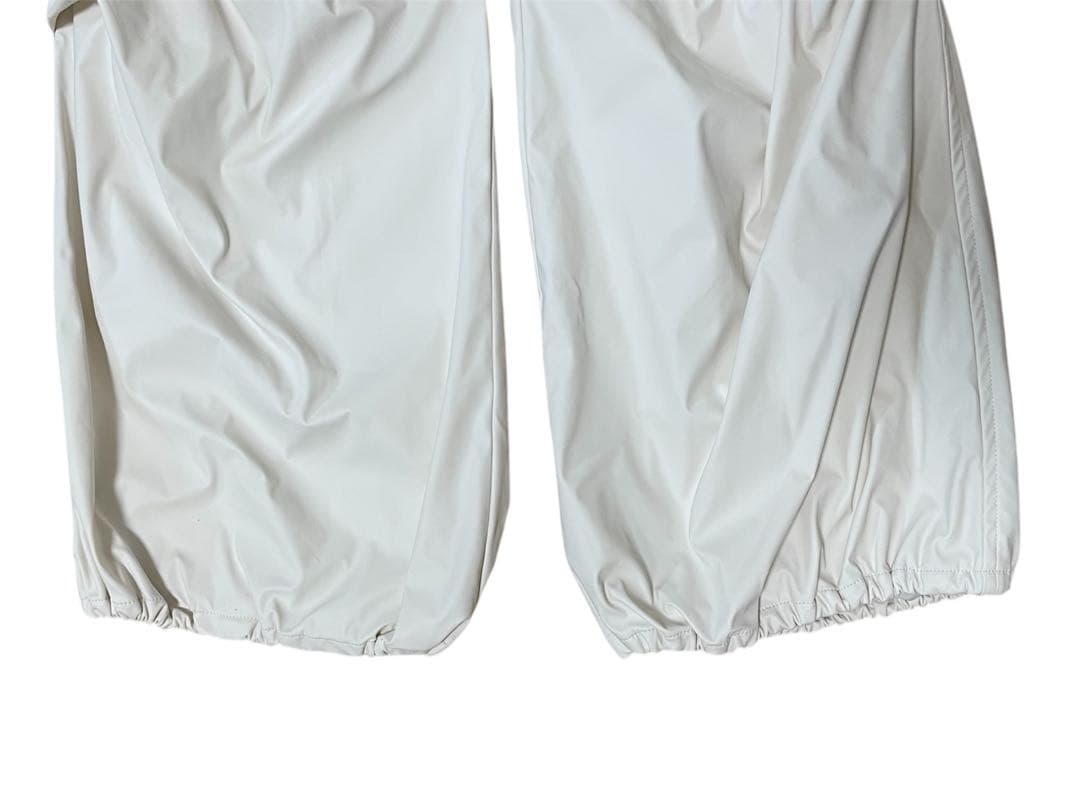 【新品タグ付き】emmi エミ タックドロストフォルムカーゴパンツ 完売商品