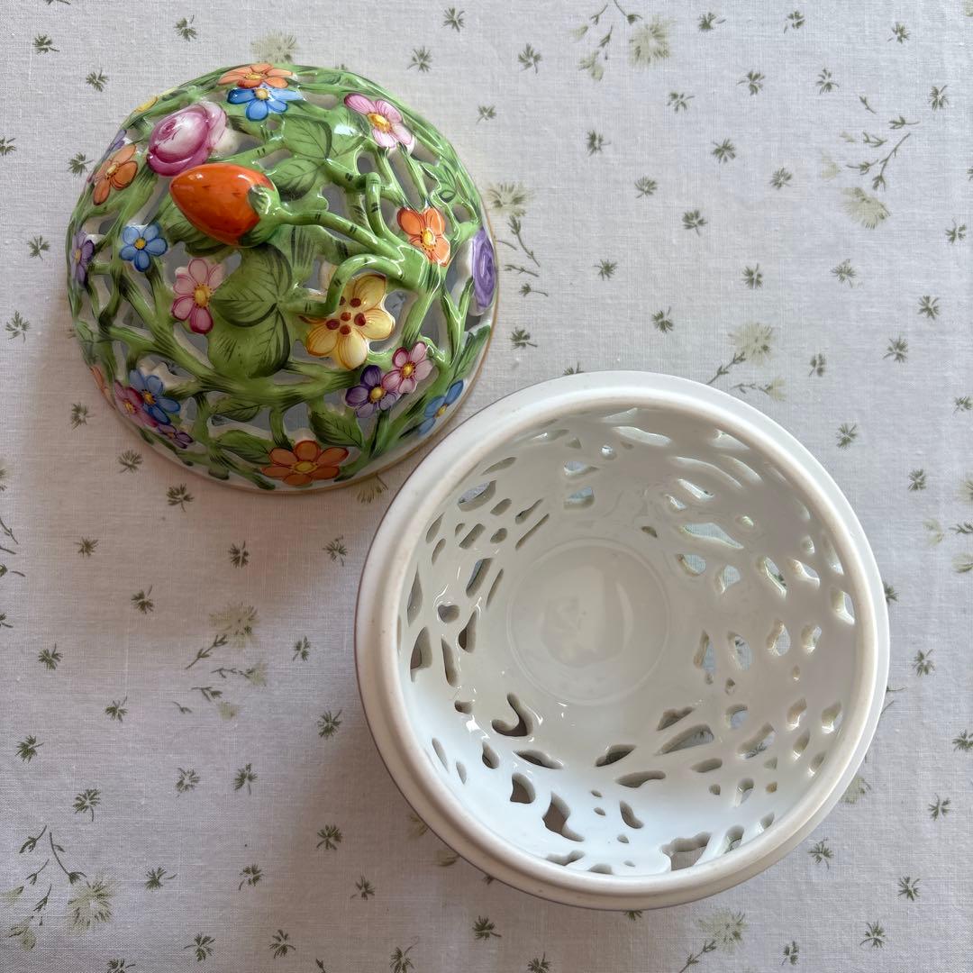 HEREND ヘレンド　花柄の陶器製小物入れ 蓋付き