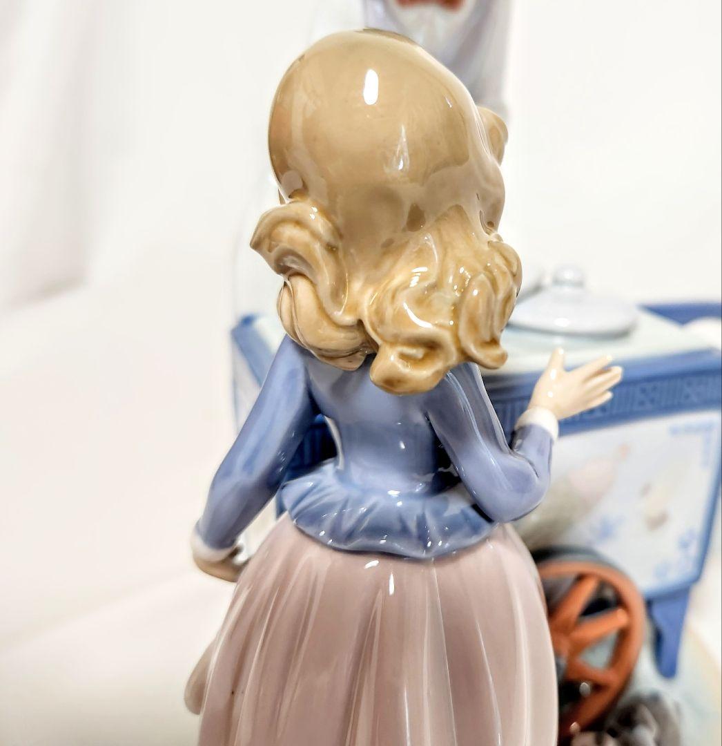 リヤドロ【美品・訳あり】フィギュリン《素敵なアイスクリーム屋さん》No5325