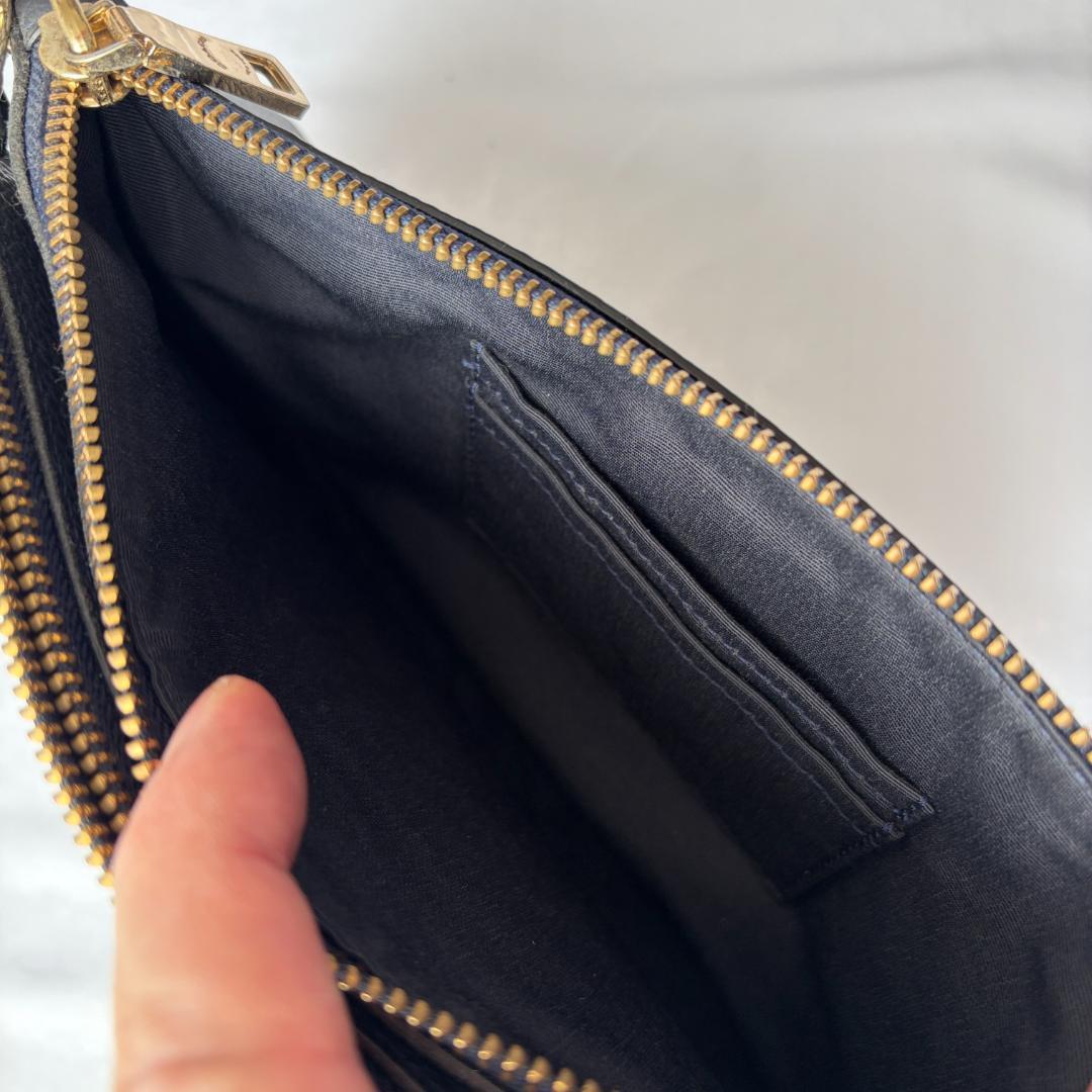 美品 コーチ ショルダーバッグ 2層 お洒落 上品コーデ レザー ネイビー