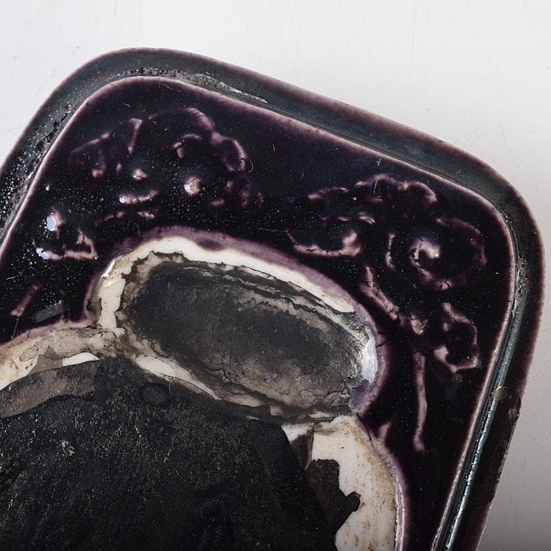 平安　篩月庵　三浦竹泉造　紫交趾　人物馬文　陶硯　共布共箱　F　R7883