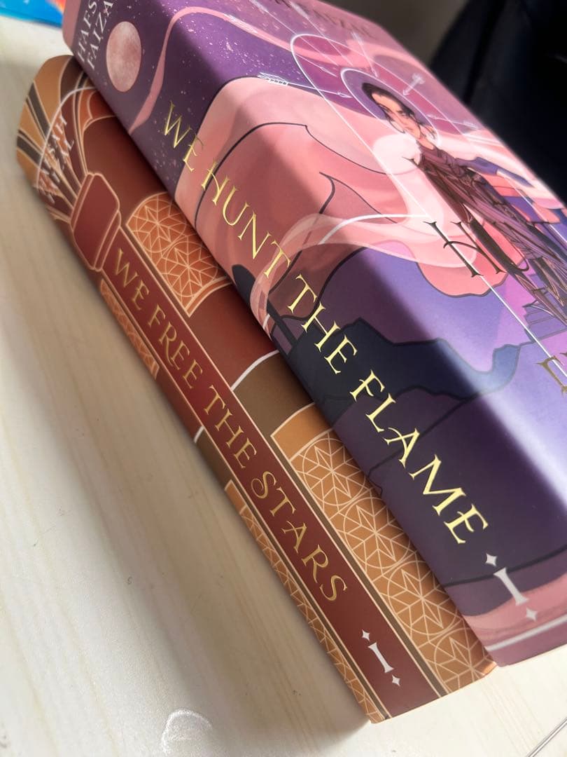 洋書 We Hunt the Flame & We Free the Stars