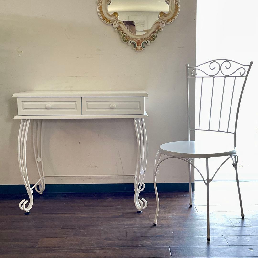 r186 アンティーク風の曲線美 コンパクトで美しいロートアイアンデスクセット