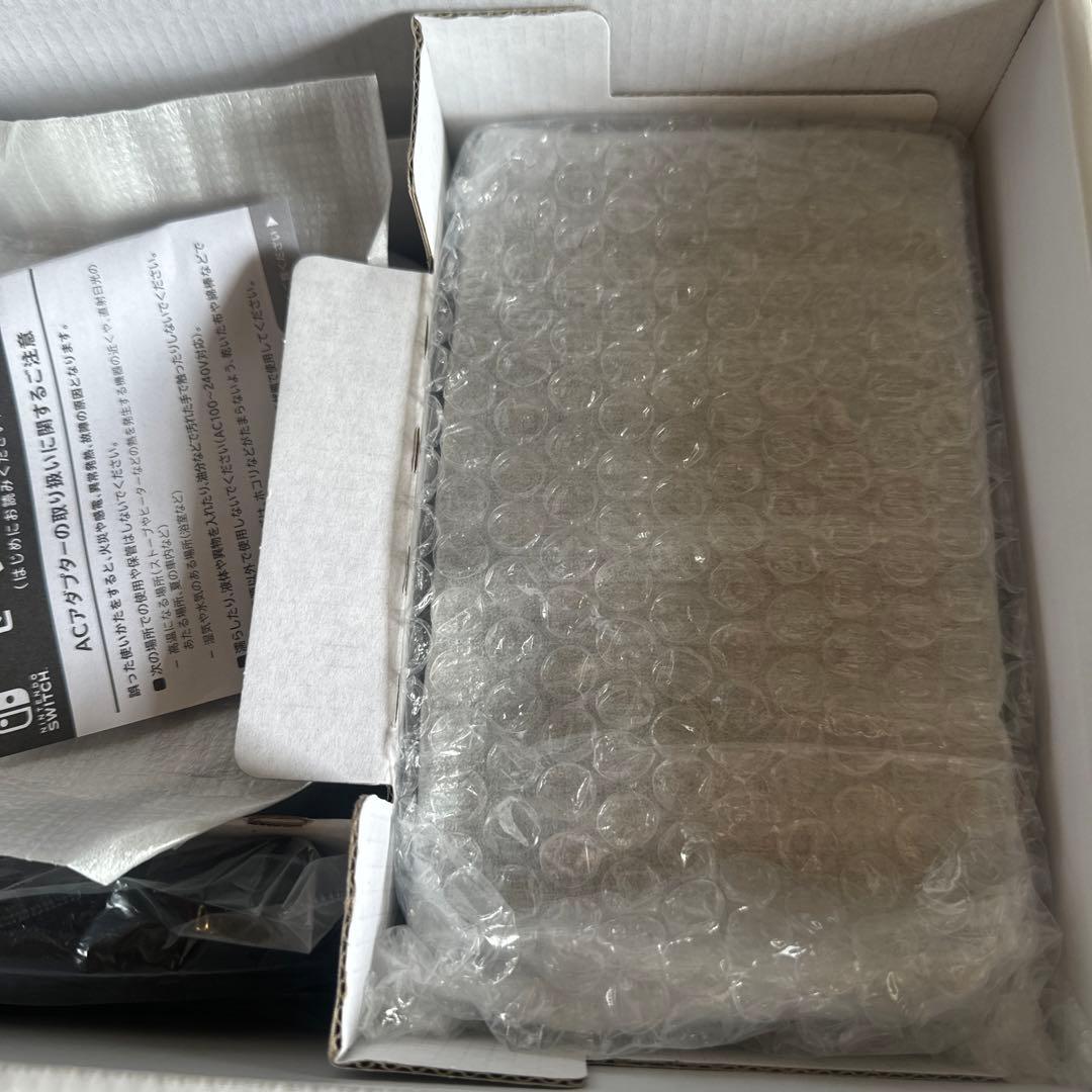 任天堂Switch本体　付属品、箱、フィルム付き