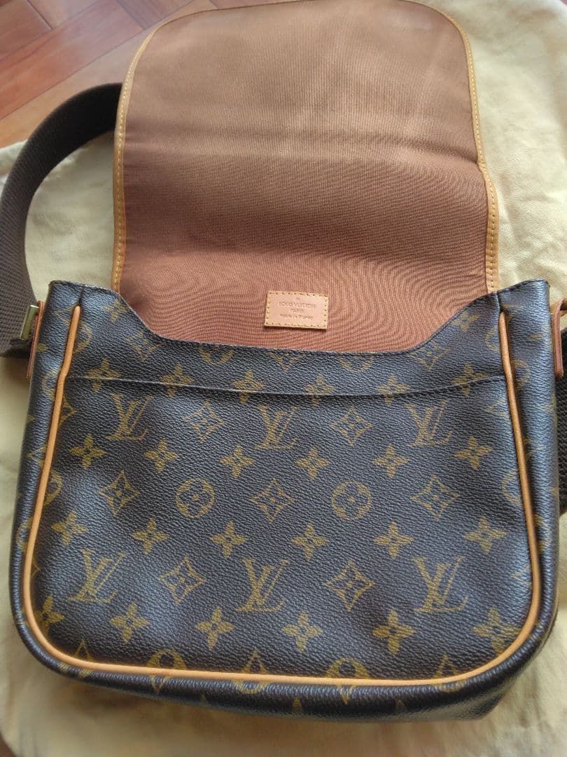 LOUIS VUITTON メッセンジャーボスフォールモノグラム
