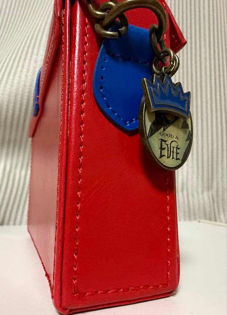 ディズニー ディセンダント イヴィ ショルダーバッグ 心臓箱