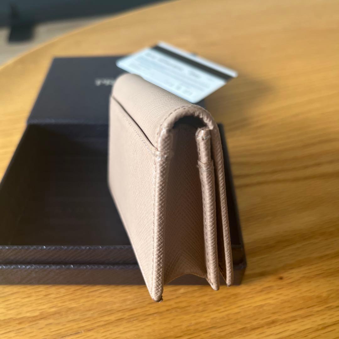 PRADA サフィアーノレザー 名刺入れ ピンクベージュ