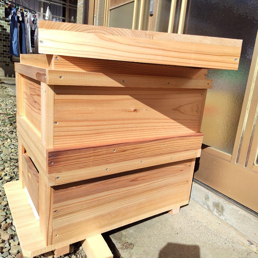 西洋蜜蜂の巣箱、杉板材使用 （10枚かけ）二段使用 縦54㎝✕横45✕高60です