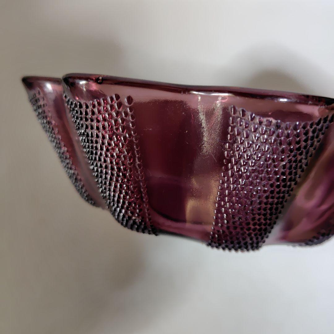 本物ガラス製、果物等入れ紫色が美しいガラス器です。時代大正時代。