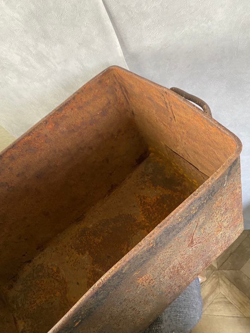 持手付鉄製ボックス　収納缶　古道具