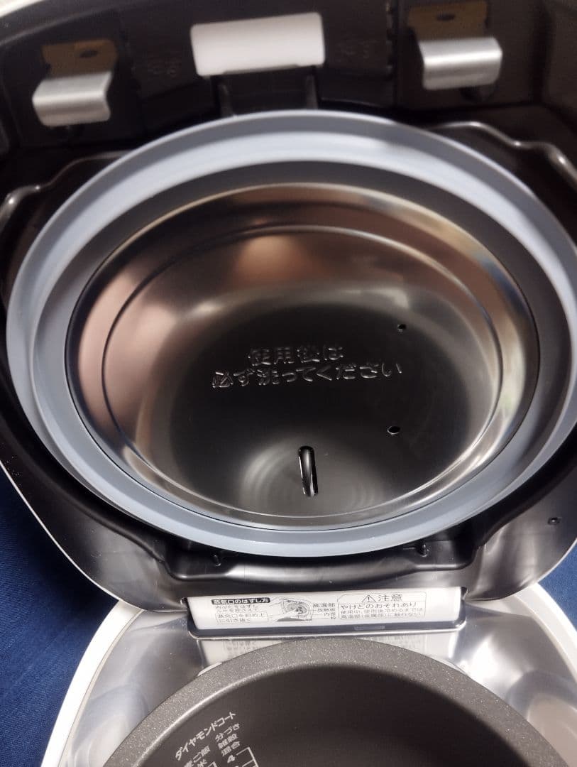 TOSHIBA RC-10V 多機能炊飯器 真空圧力IHジャー　2024年製