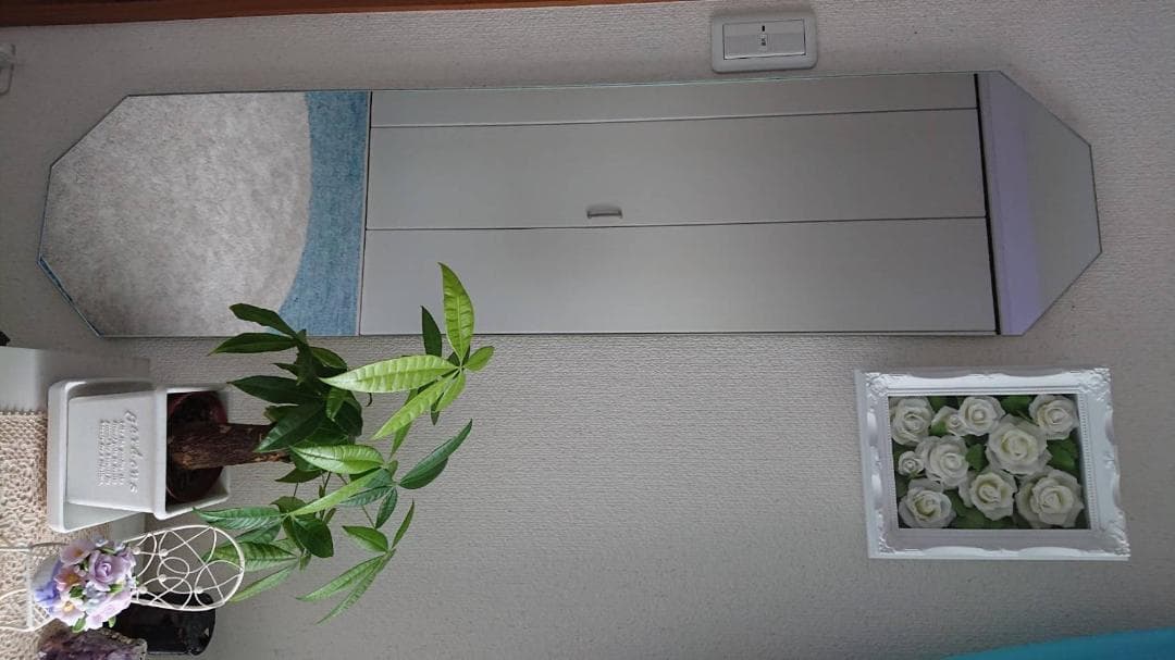 オシャレな貼れる姿見鏡、全身が映る