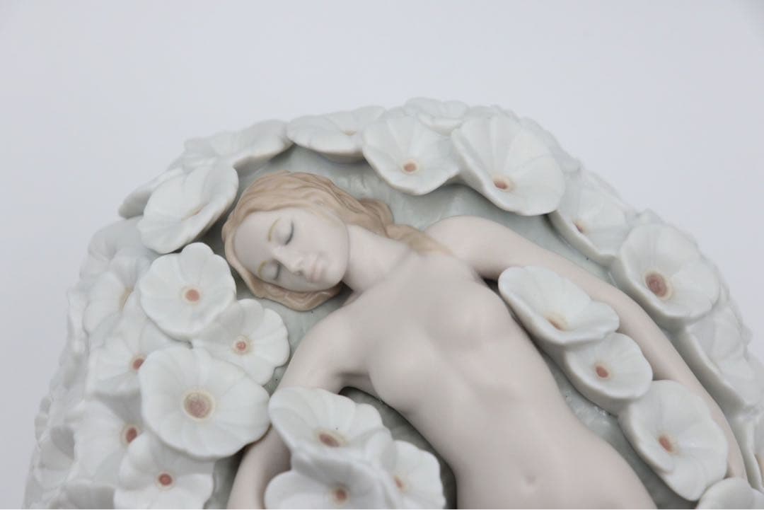 リヤドロ LLADRO 花香る夢　NO.8365 フィギュリン　陶器人形　置物