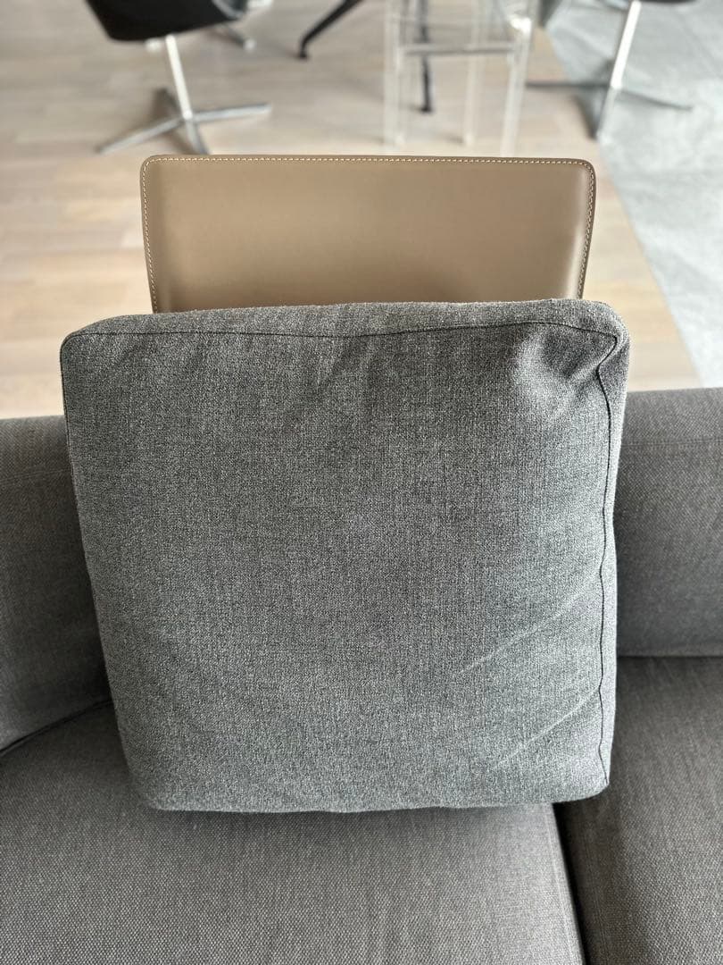 最高峰　ミノッティ　レザー 背当てクッション　グレージュ　1個