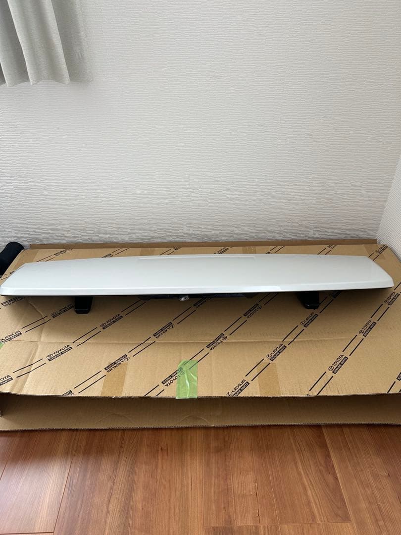 ランクル250【新車外し】純正リアスポイラー新品未使用　プラチナホワイトパール