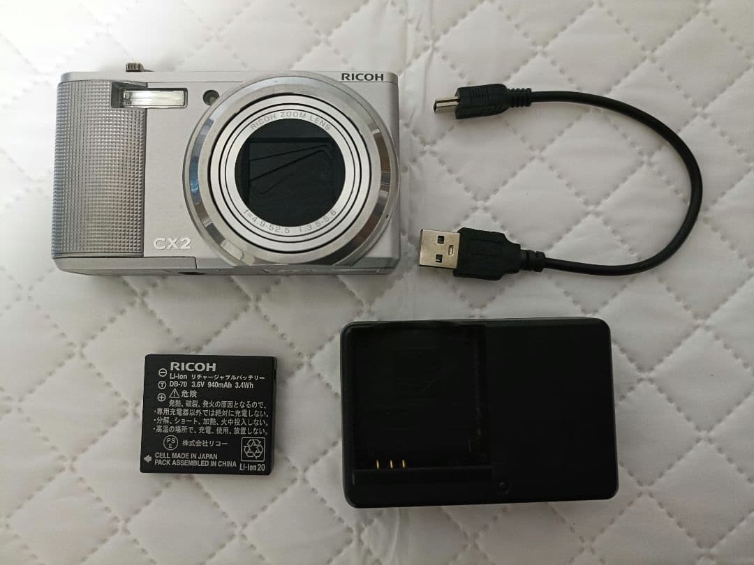 RICOH　コンパクトデジタルカメラ CX2