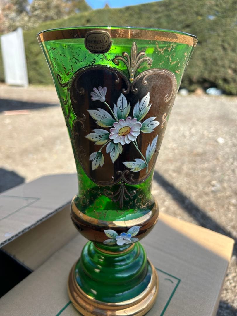 BOHEMIA緑色の花瓶 花器 ガラス製