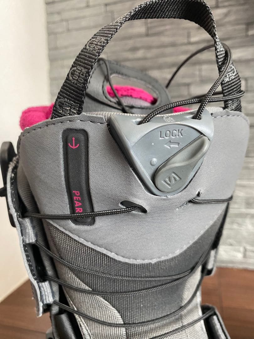 Salomon 女性用スノーボードブーツ グレー/ピンク