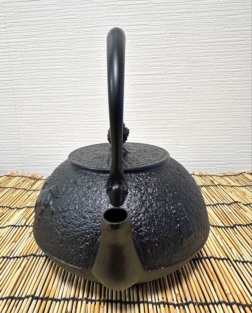 新品、供箱等付属品、鉄瓶台付　南部名工岩鋳造 １４型双馬肌あっきー猫様　売約済み