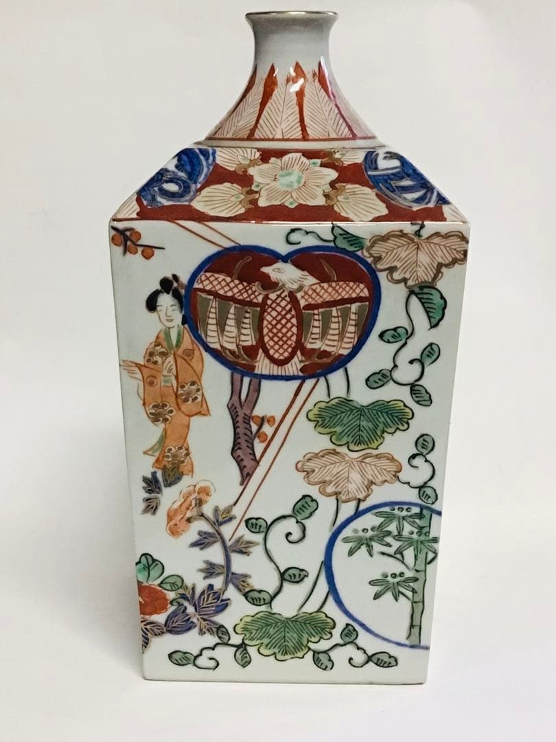 和風女性と花模様の陶器瓶