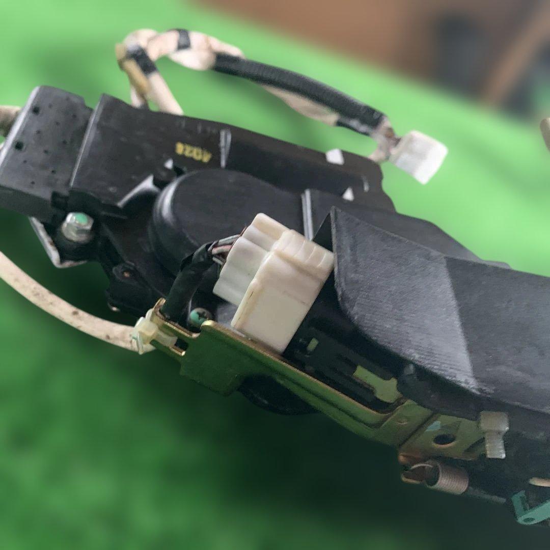 トヨタ　セルシオ　30 31 後期　純正ドアロックアクチュエーター　左前　中古品