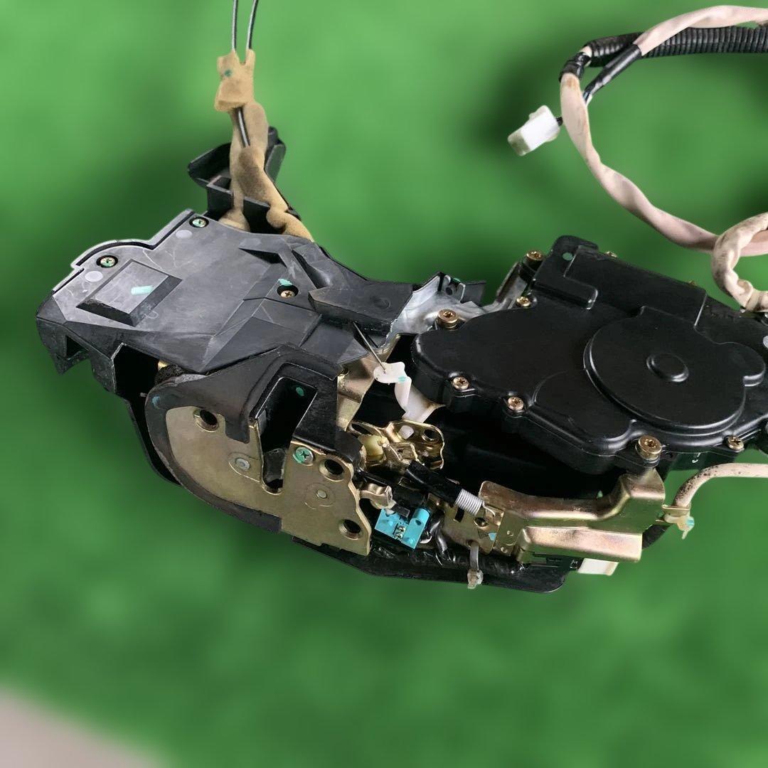 トヨタ　セルシオ　30 31 後期　純正ドアロックアクチュエーター　左前　中古品