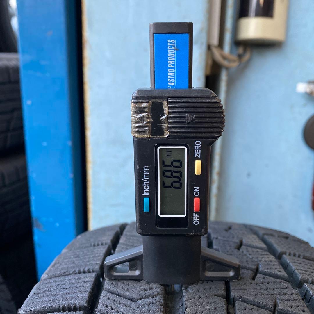 中古溝ありブリヂストンスタッドレスセット185/65R15アクア、ノート