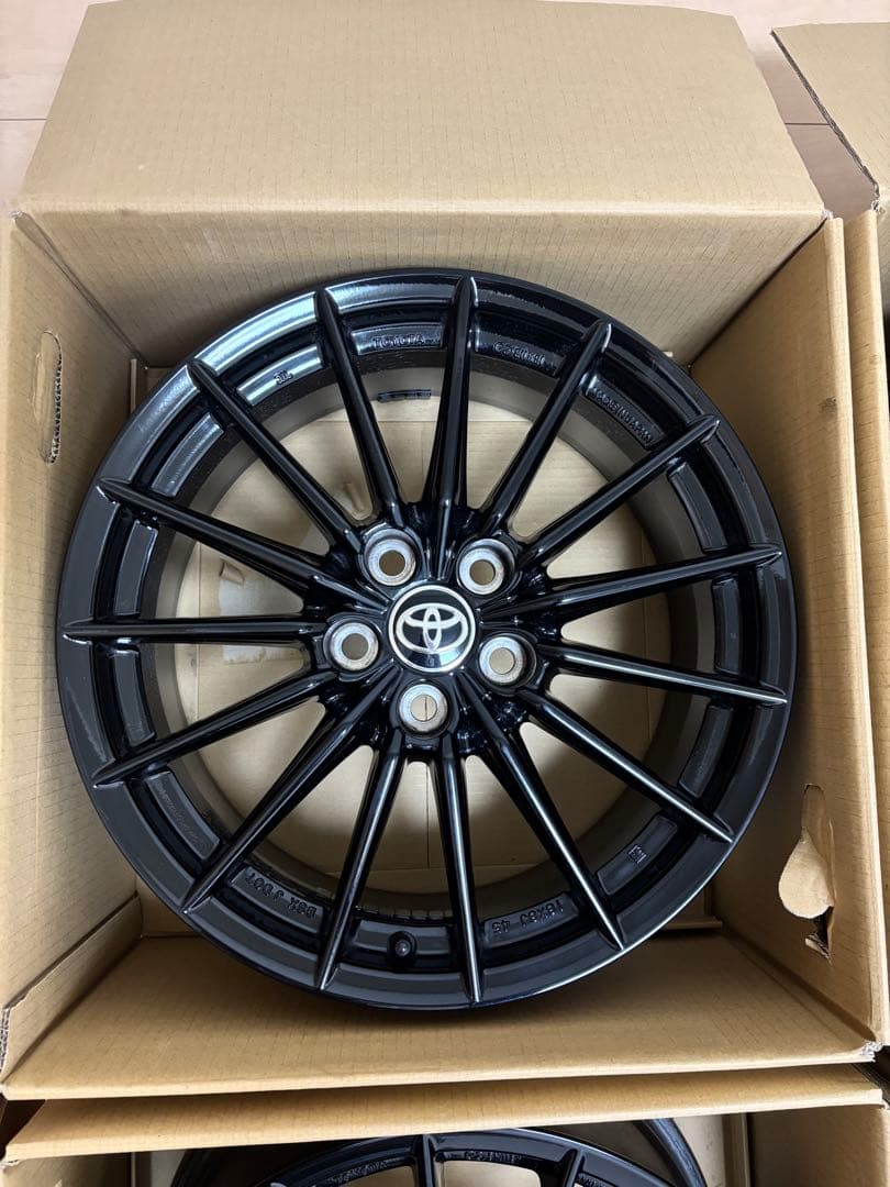 美品 トヨタ GR ヤリス 純正 ホイール18インチ4本セット ENKEI