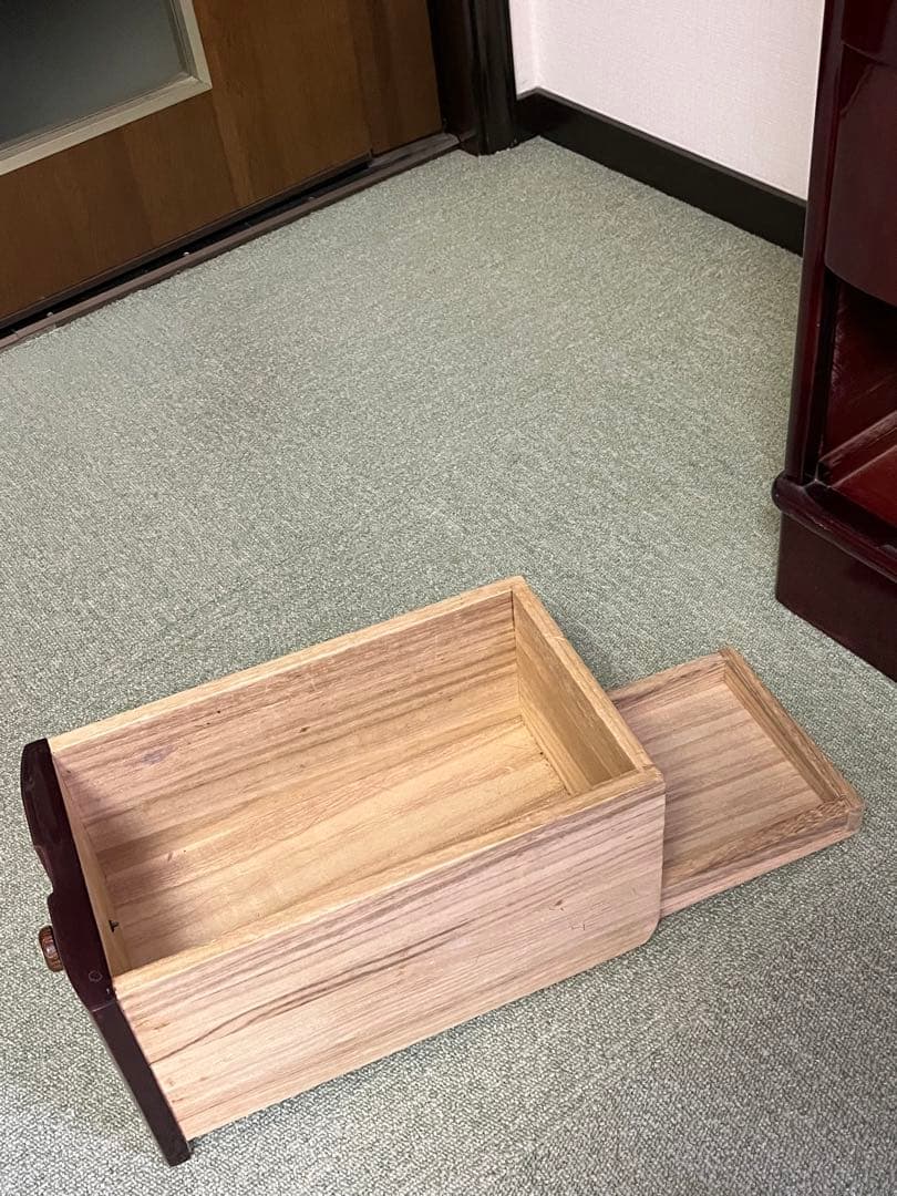 ヨーロピアン調　ドレッサー