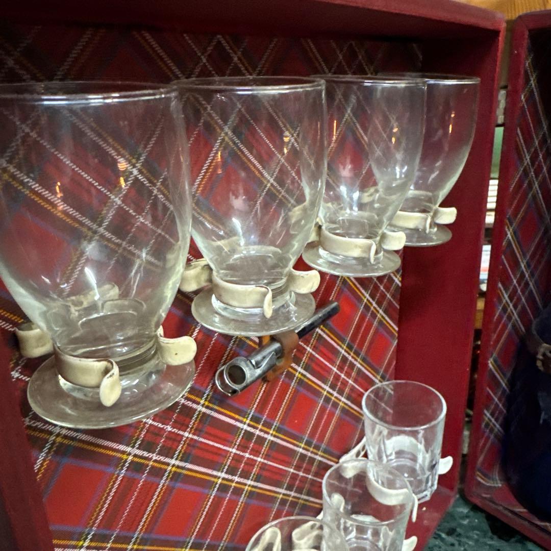 イギリス　アンティーク グラスとボトルセット