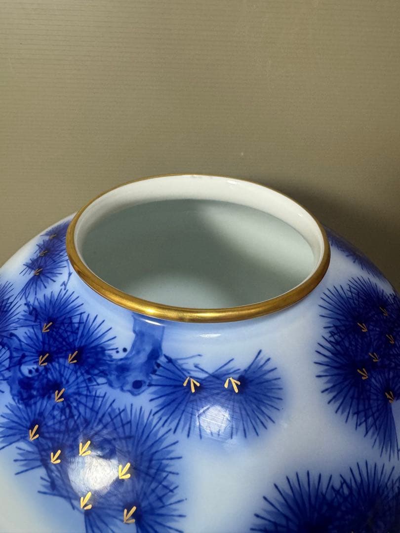 2167 香蘭社　染錦模様　老松文　花瓶　 金彩