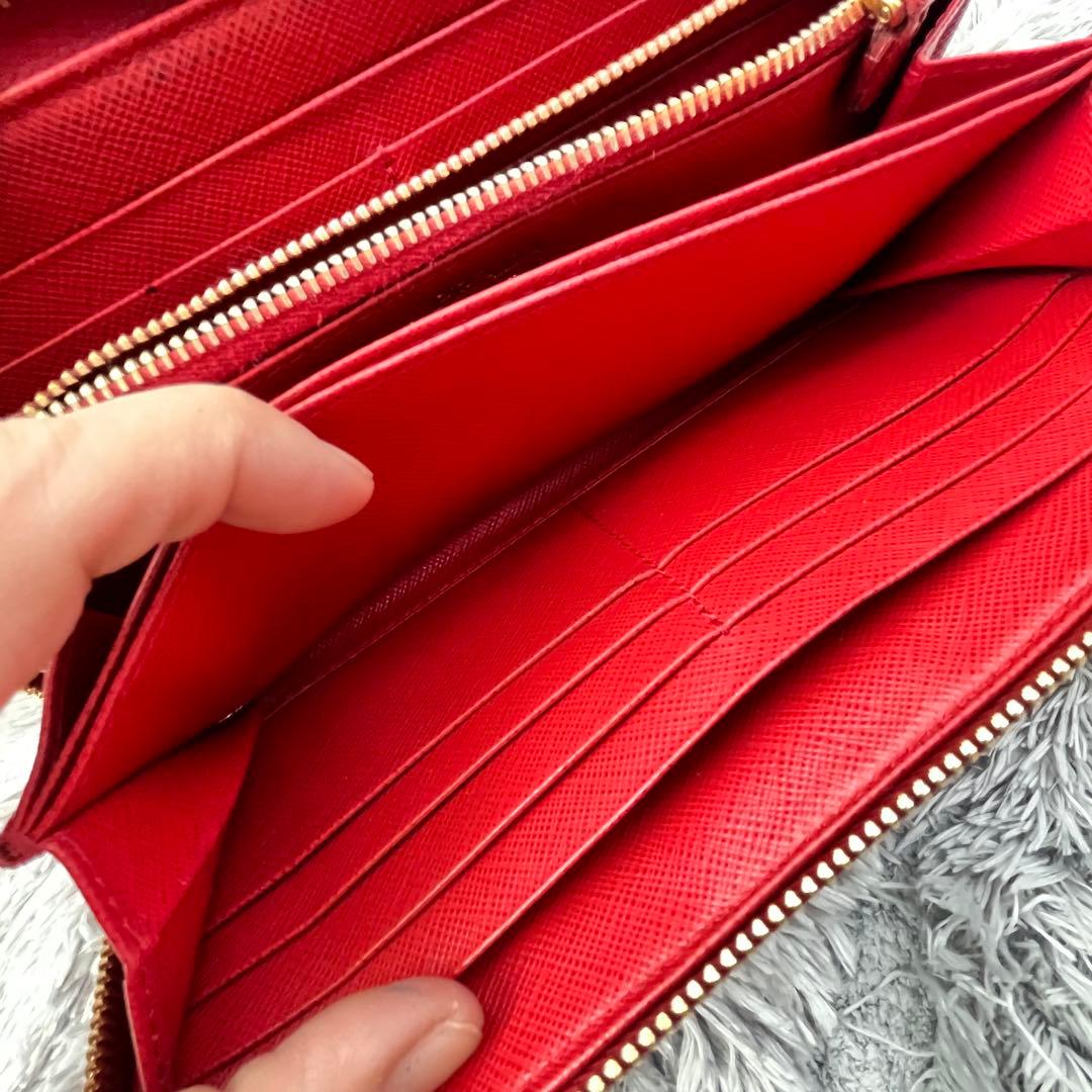 良品✨PRADA 大きめロゴ　ラウンドファスナー　サフィアーノ　レッド　長財布