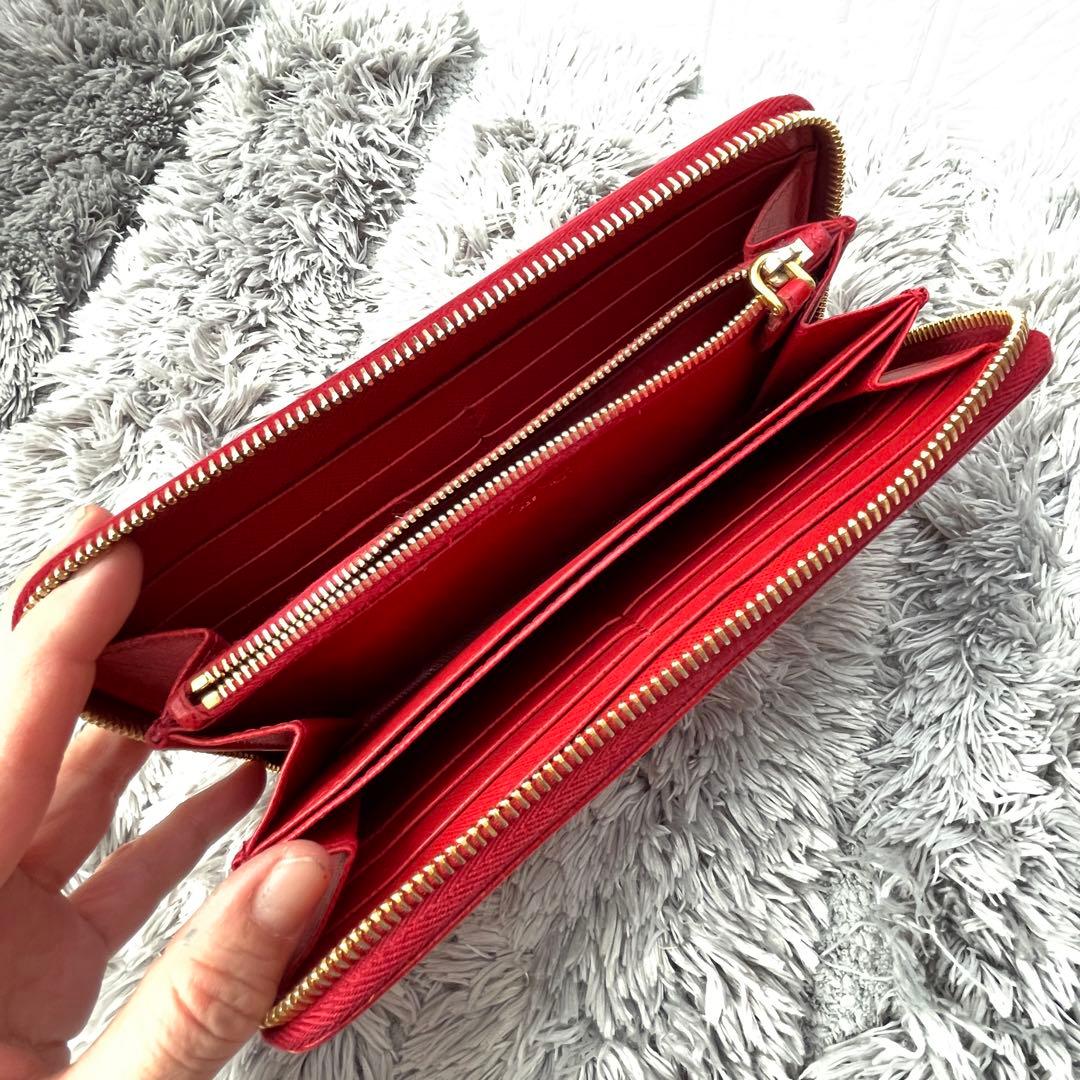 良品✨PRADA 大きめロゴ　ラウンドファスナー　サフィアーノ　レッド　長財布