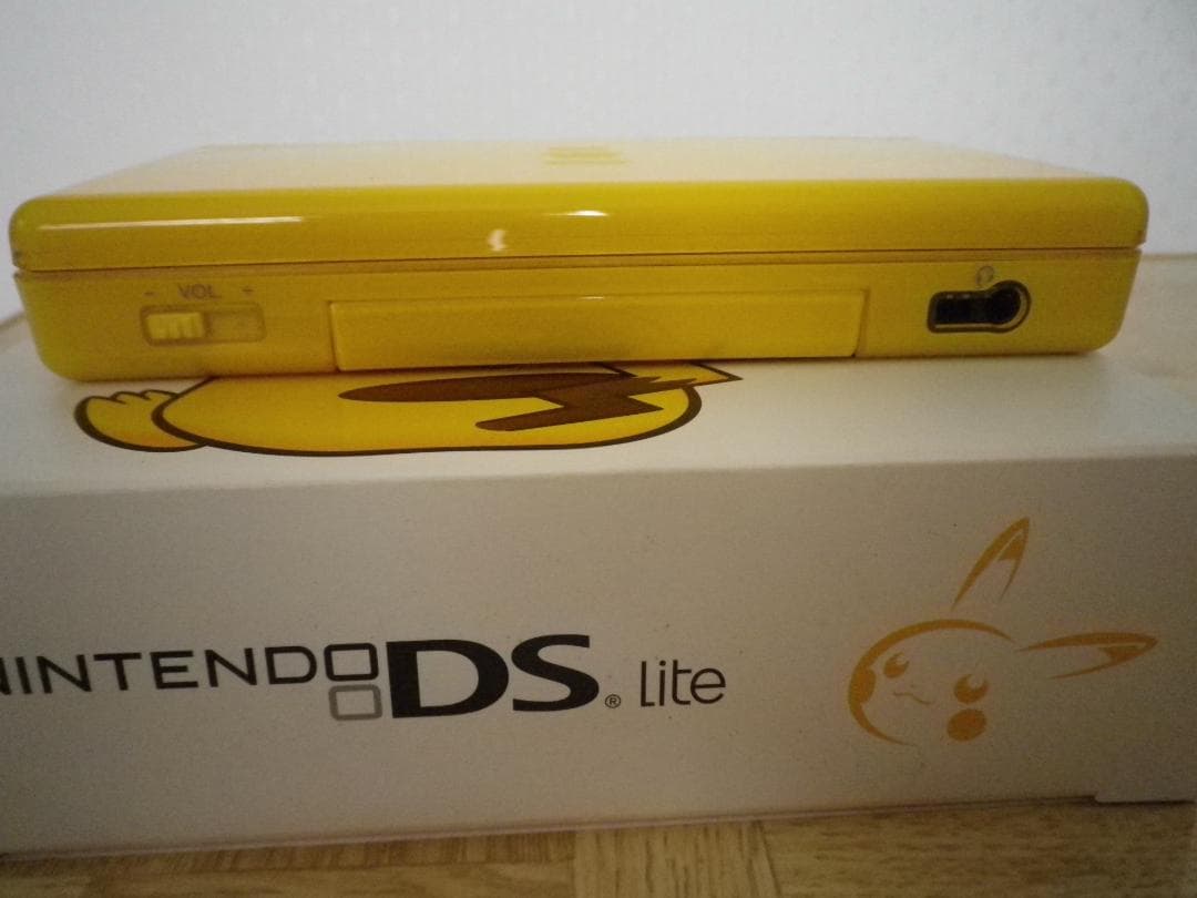 Nintendo DS Lite ピカチュウ 中古品