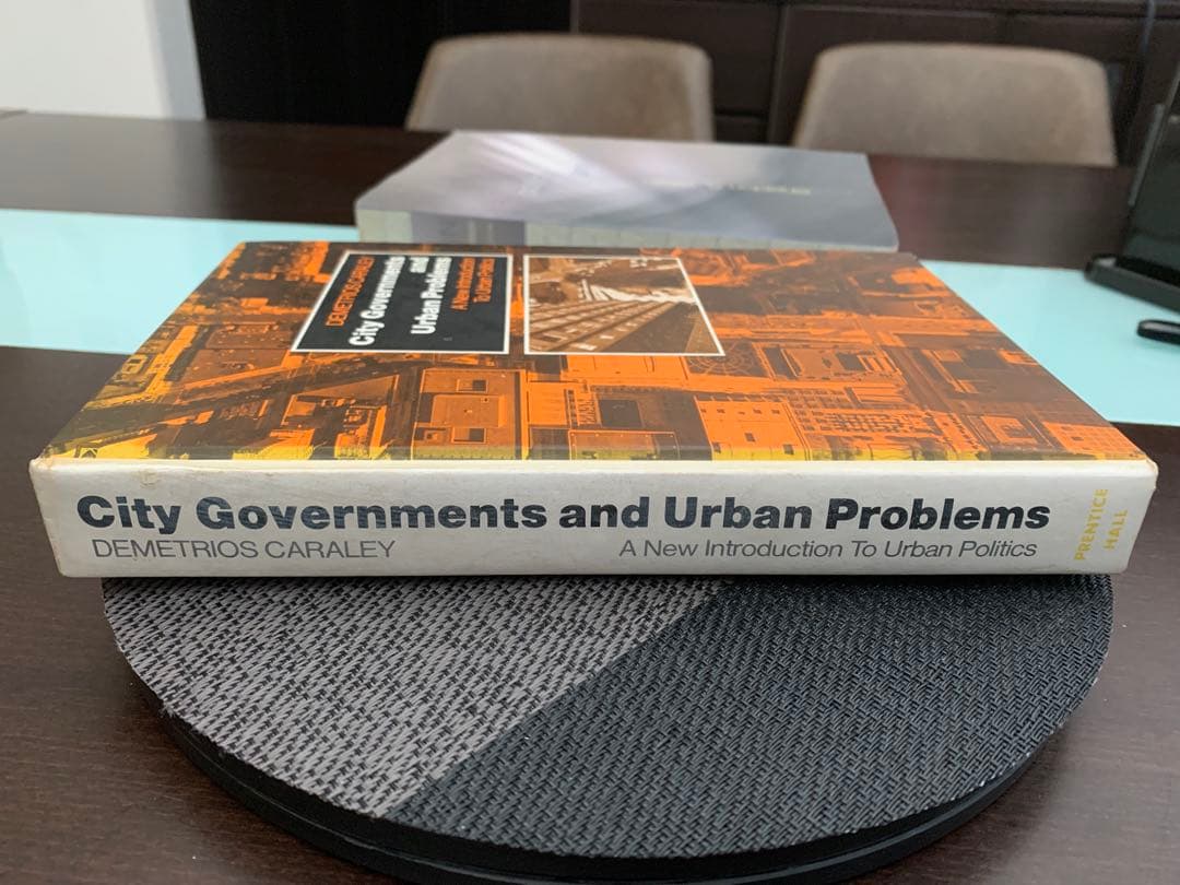 希少　City Governments and Urban Problems