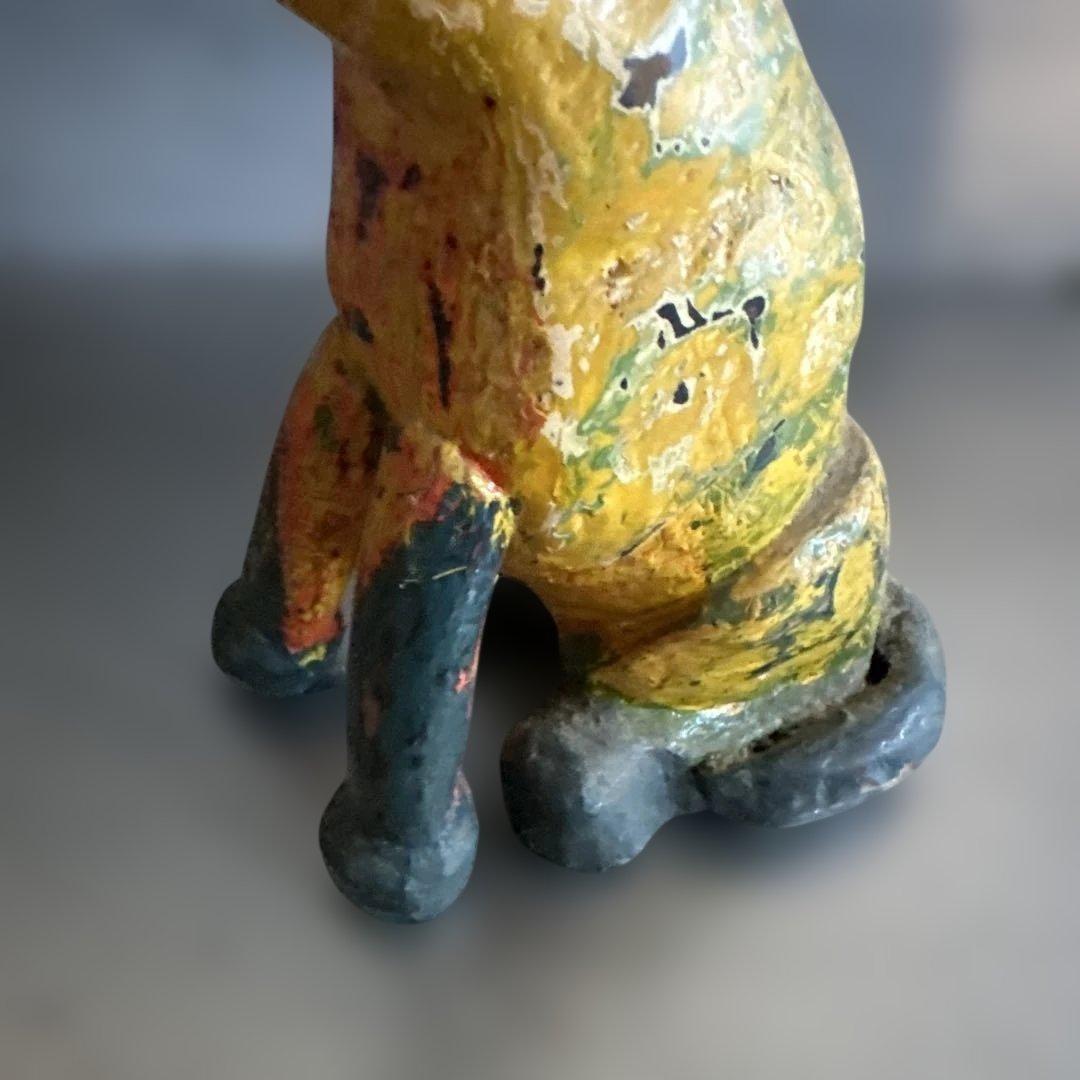 シュールな木製犬の置物 手作りアートスタイル