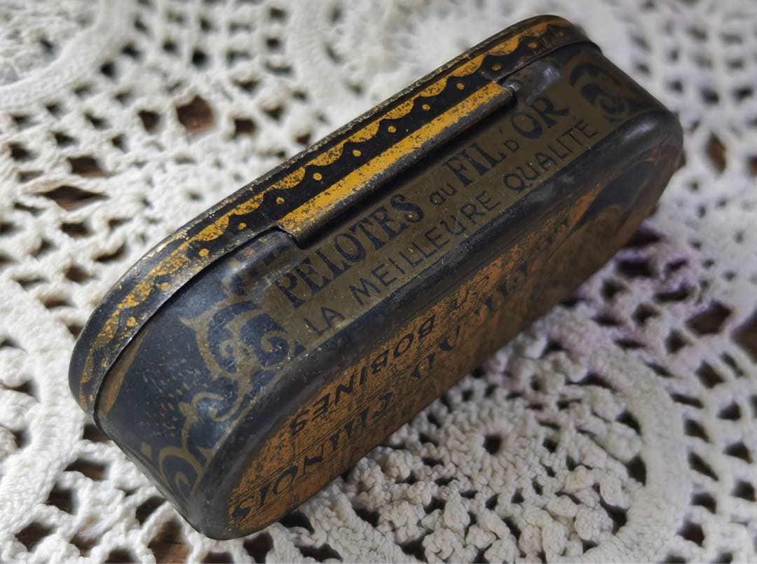 フランスアンティーク LE FIL AU CHINOIS メタル缶糸巻きケース