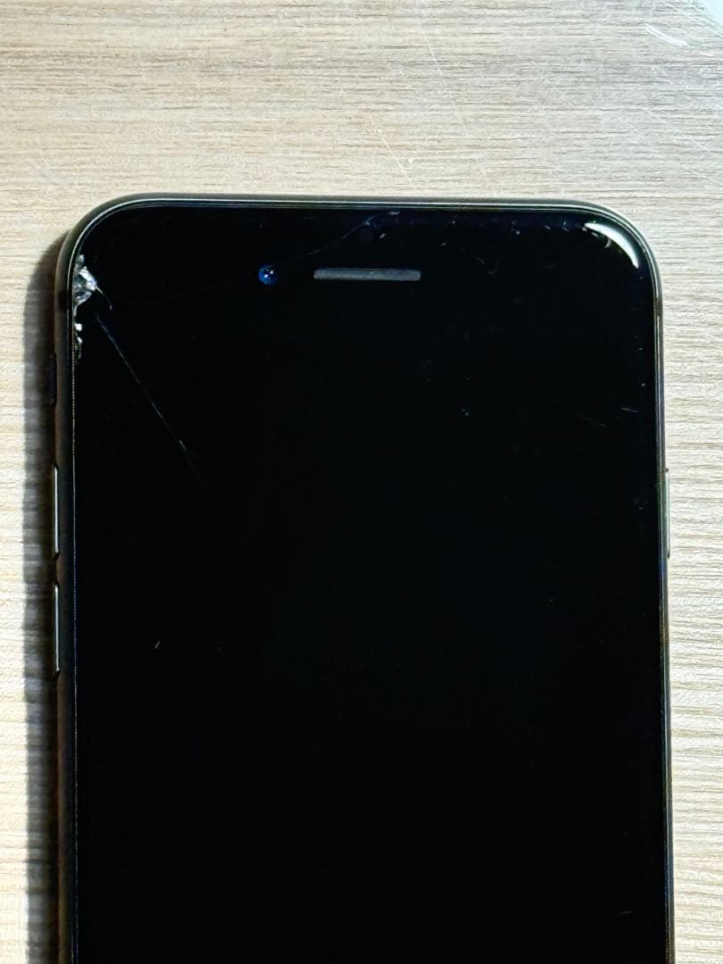 スマートフォン本体 iPhoe8 64GB