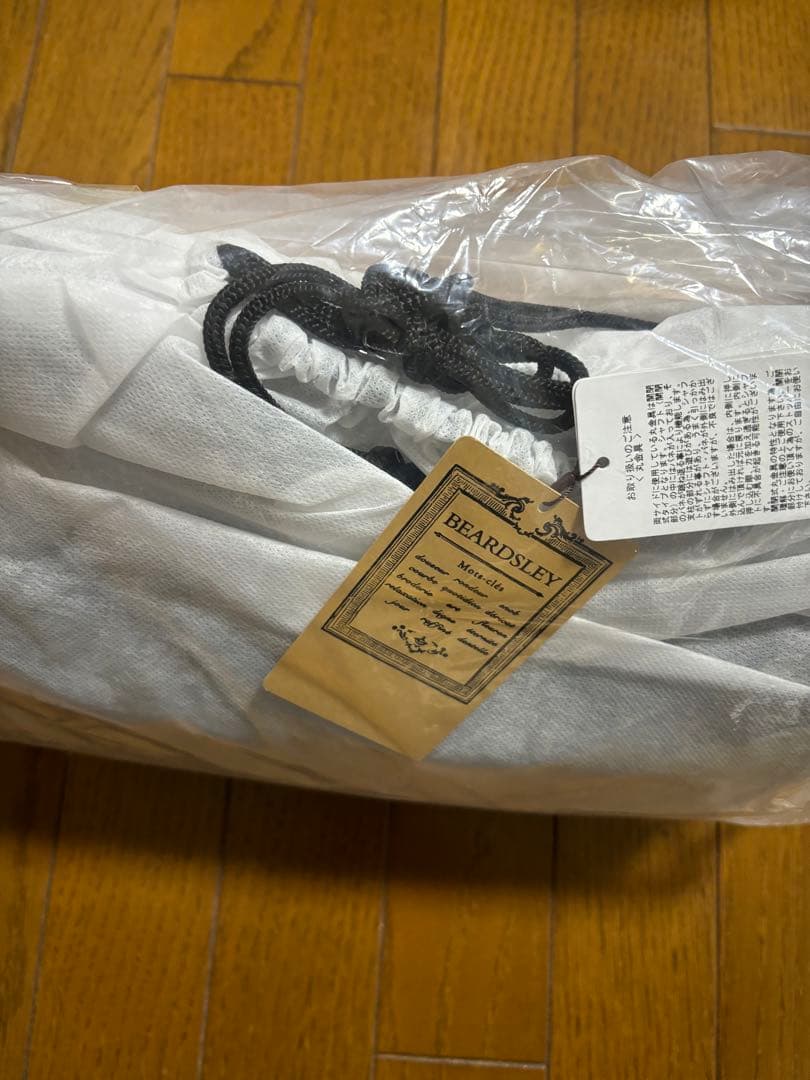 【新品未使用品】BEARDSLEY ビアズリー レザーりボディバッグ