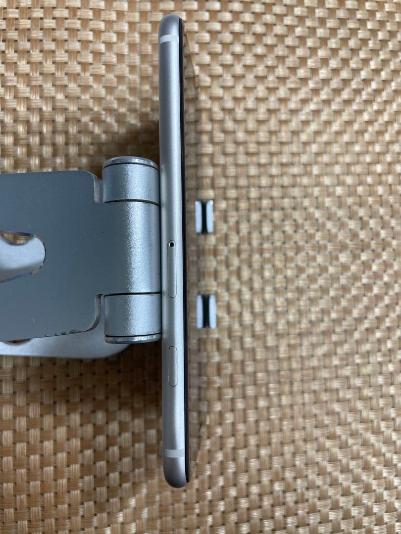 iPhone SE 第3世代 128 GB スターライトSIMフリー【7829】