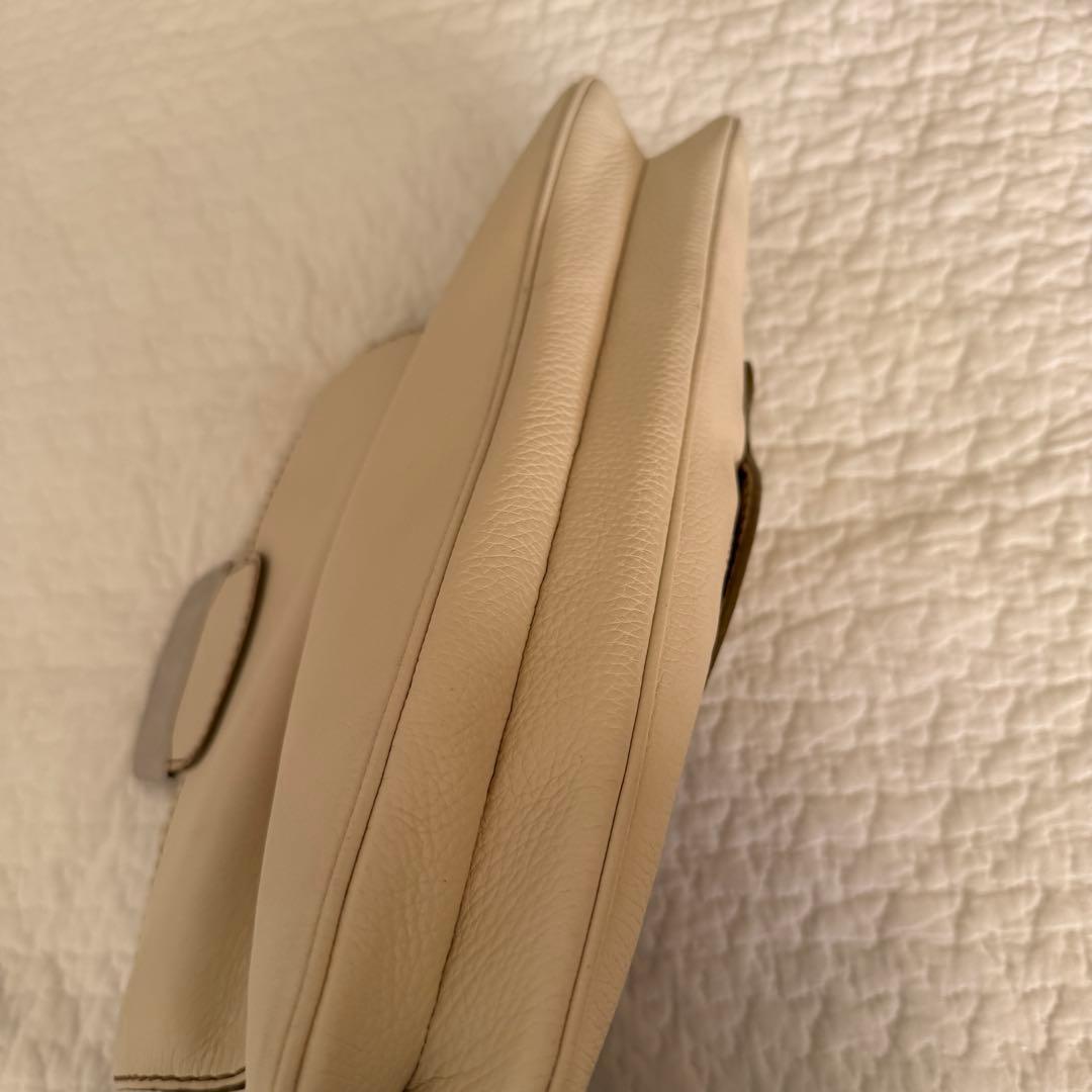 Tod's レザーショルダーバッグ ホワイト