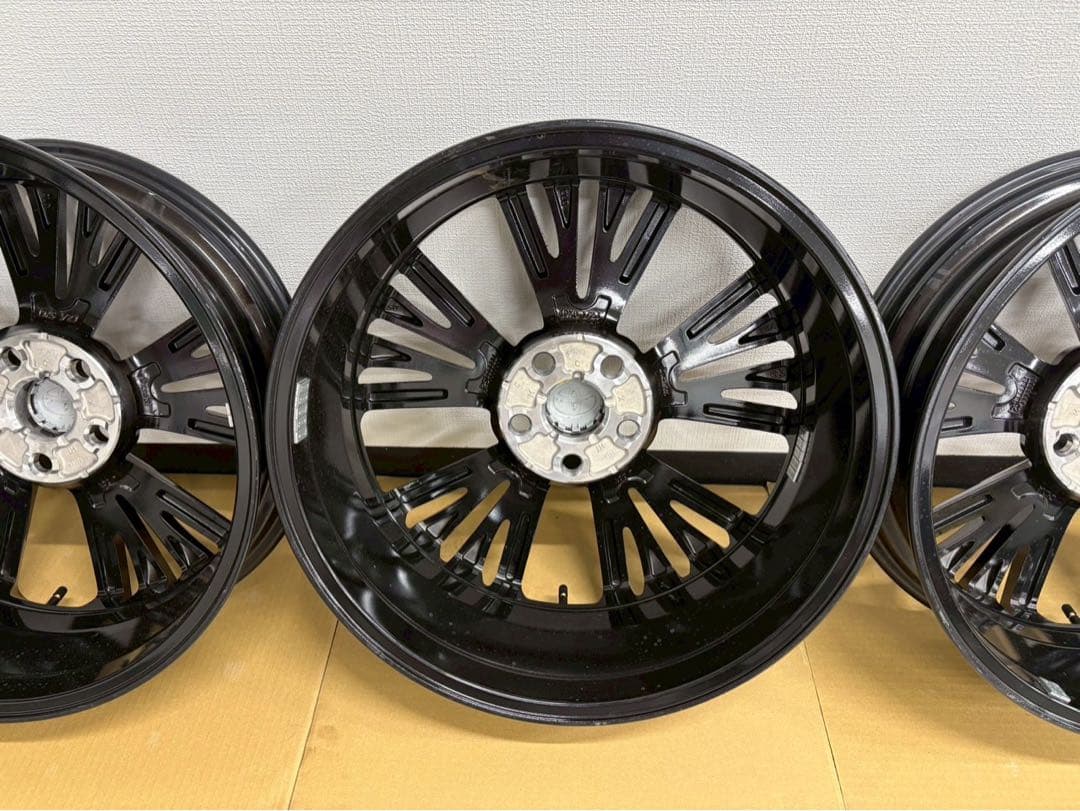 美品新車外し　26年式60プリウスナイトシェード　19インチホイール4本セット