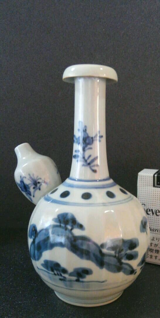 18世紀　オランダ　デルフト　古伊万里写　鎬《しのぎ》手　山水に灯籠図　乳瓶