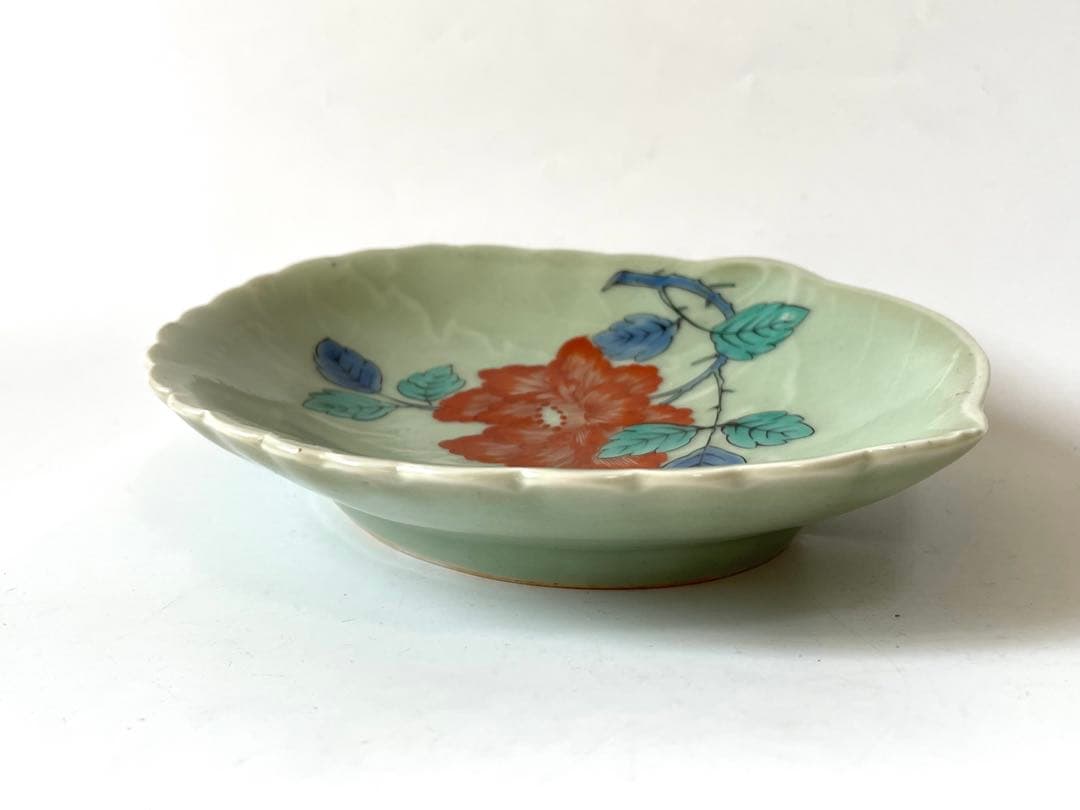 骨董　アンティーク　柿右衛門青磁色絵牡丹文変形皿　向付　皿　柿右衛門