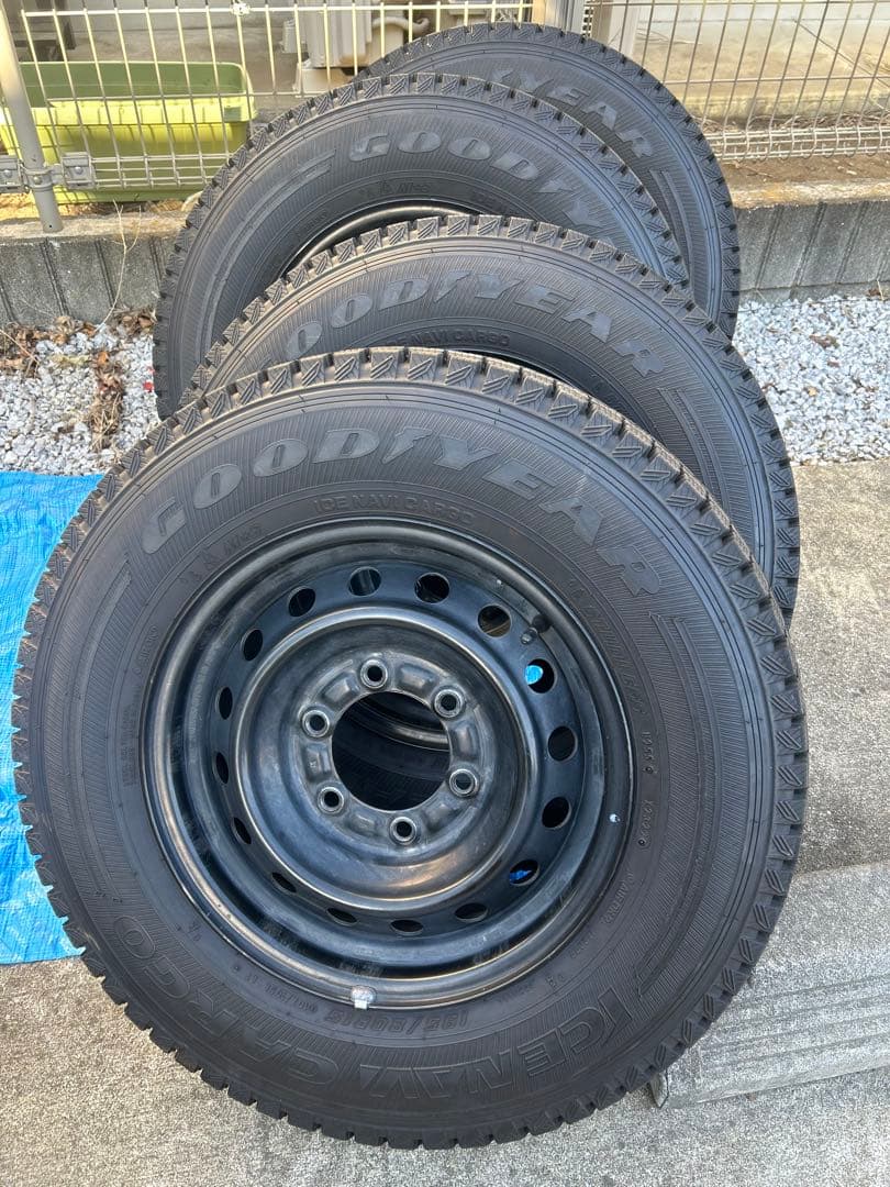 Satoshi様用 ハイエース用 2022年製 スタッドレスタイヤ 4本セット