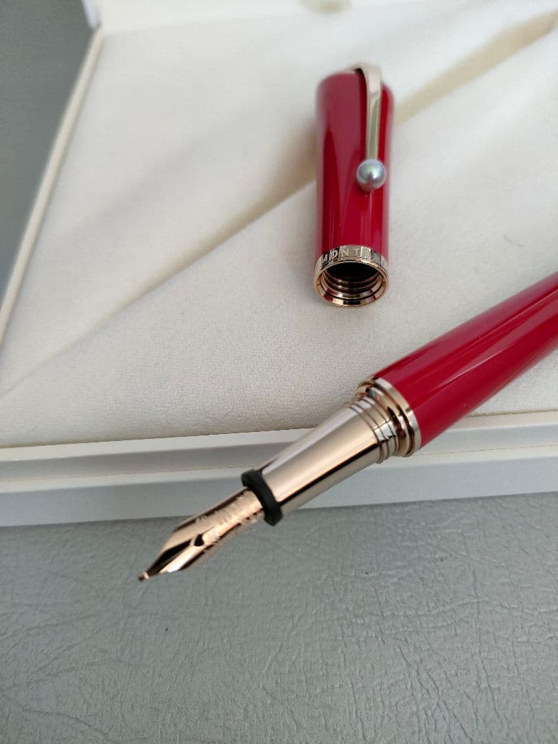 新品　MONTBLANC 万年筆 　ミューズ　マリリンモンロー　レッド