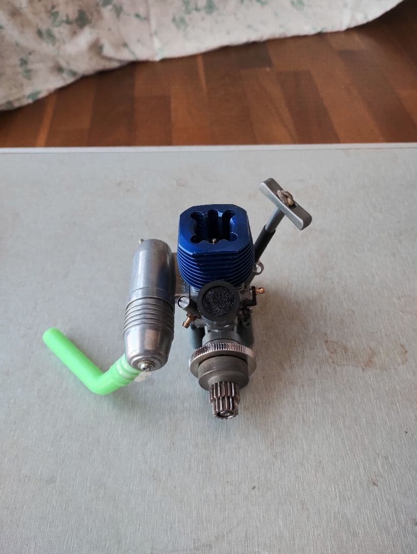 信頼のツインスター。タミヤFS-12 2ストロークリコイルスターター付きエンジン