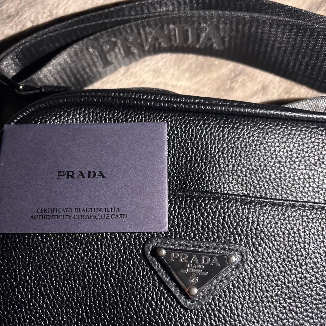PRADA ブラック レザー ショルダーバッグ