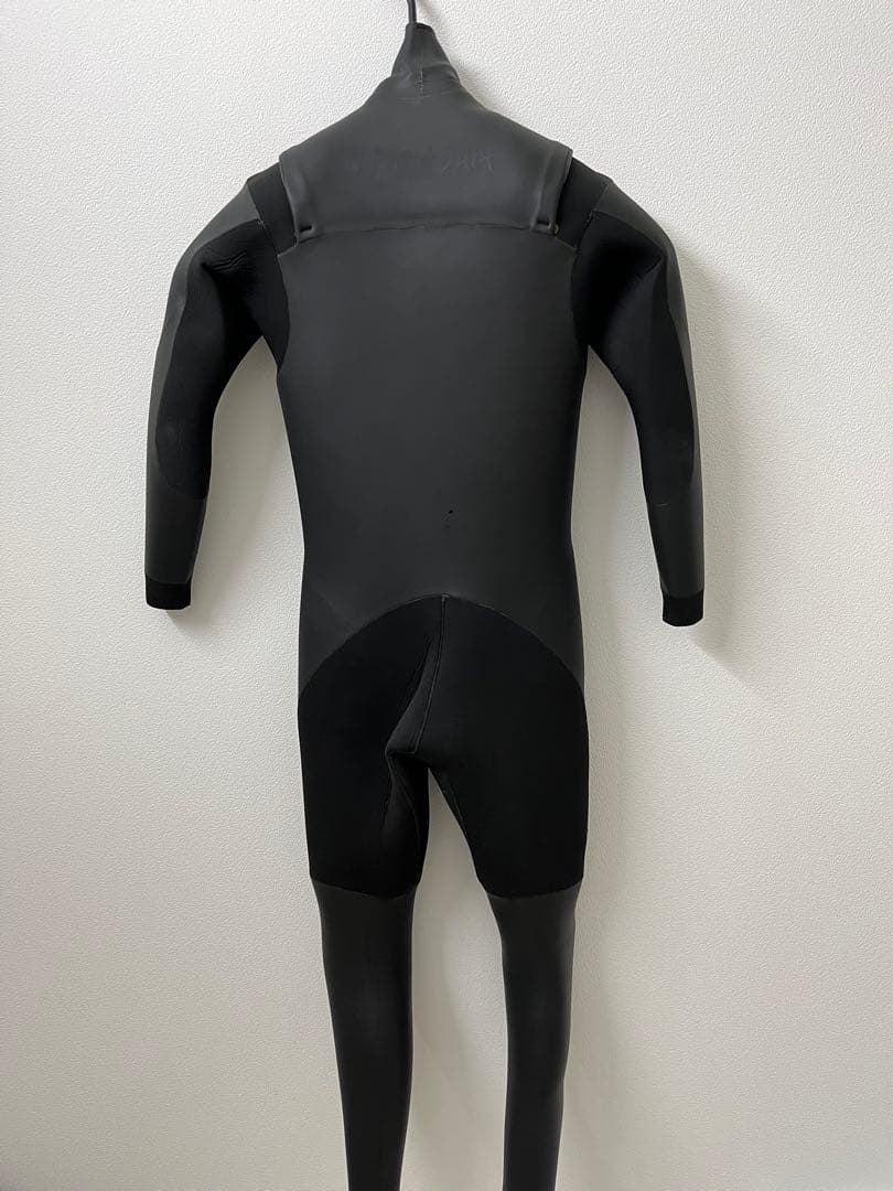 Fellow Wetsuits セミドライ　3/5ミリ