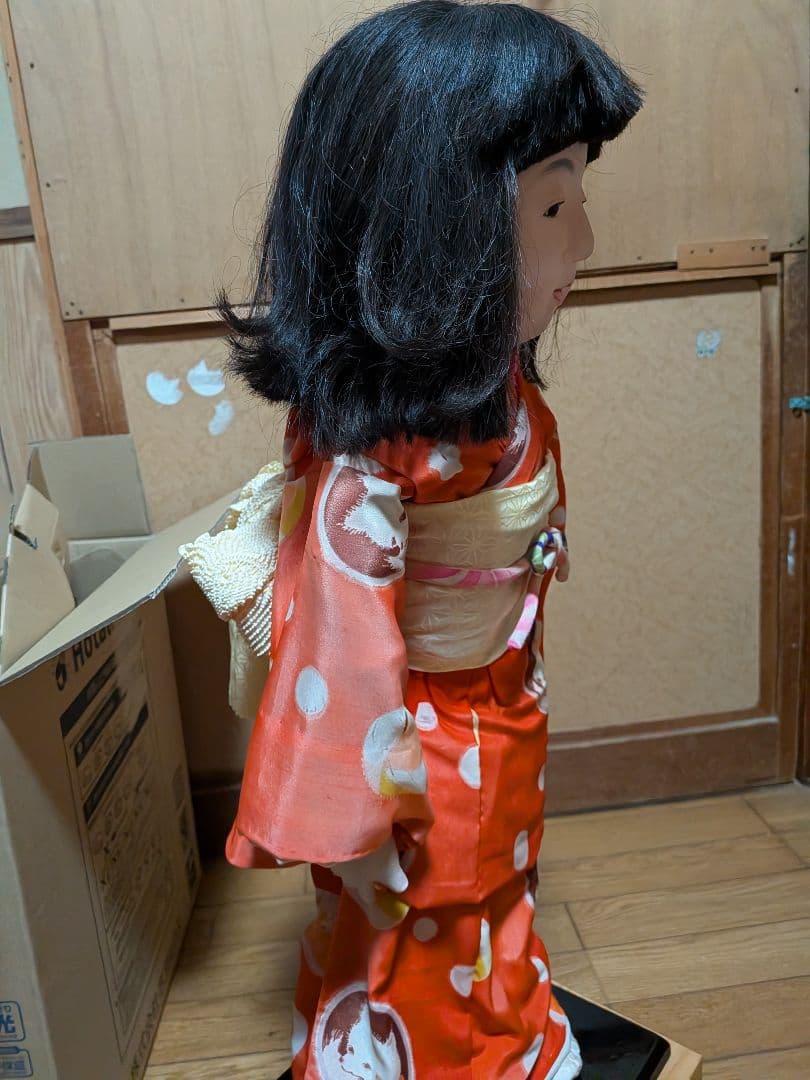 多きな人形